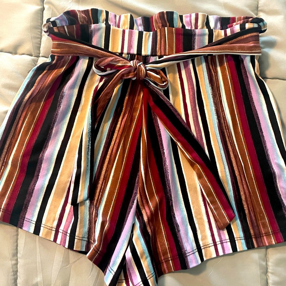 Shorts, size Small